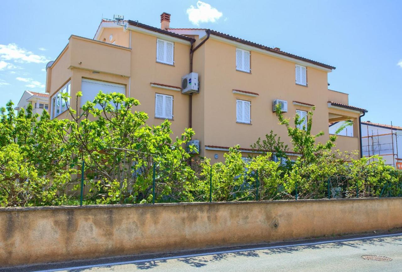 Apartments Aster Malinska Exterior foto